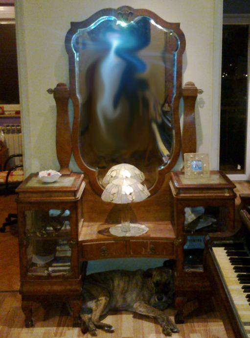 Antikna vitrina sa ogledalom - psiha , stara preko 110 godina