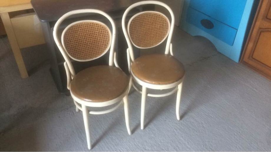 Dvije thonet stolice