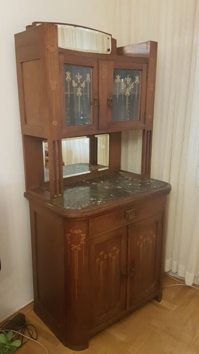 Elegantna starinska komoda/vitrina s ogledalima i mramornom pločom