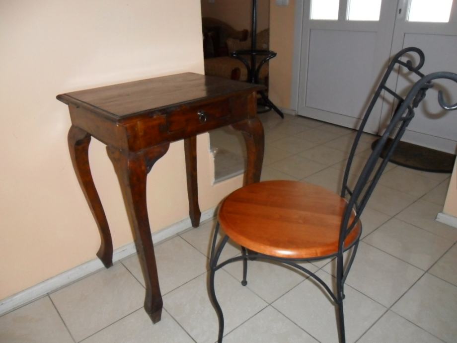 rustikalni stolić i stolica