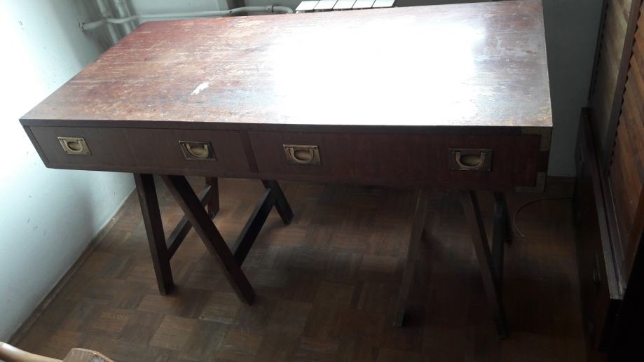 Stilski starinski radni stolić