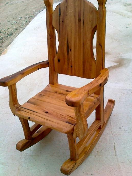 Masivna hrastova stolica za ljljanje
