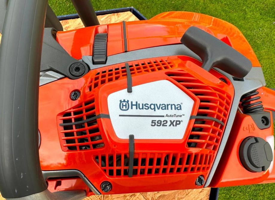 Motorna pila Husqvarna 592 XP s benzinskim motorom NOVO