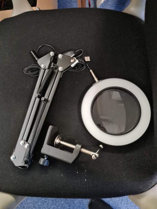 Stolno povećalo s LED lampom [BESPLATNA DOSTAVA]