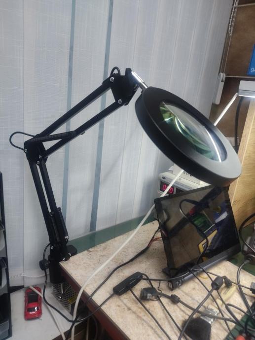 Stolno povećalo s LED lampom [BESPLATNA DOSTAVA]