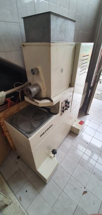 Stroj za proizvodnju tjestenine