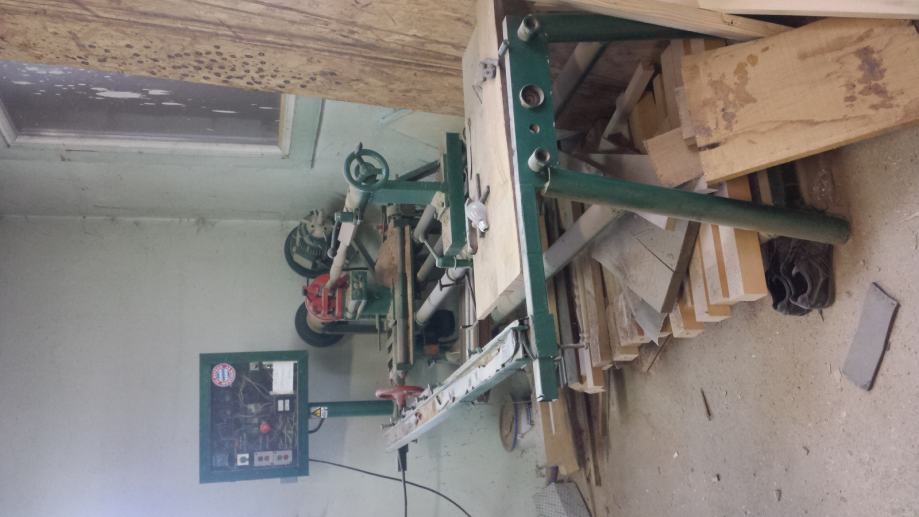 Automatski tokarski stroj za obradu drva - ručni rad