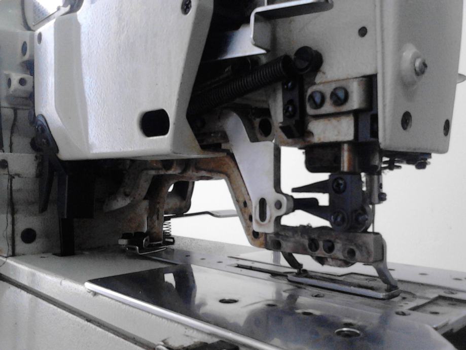 Šivaća mašina rupičarka ravna Singer 371