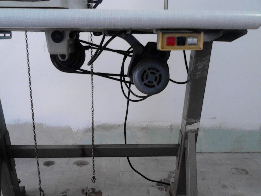 Šivaća mašina rupičarka ravna Singer 371