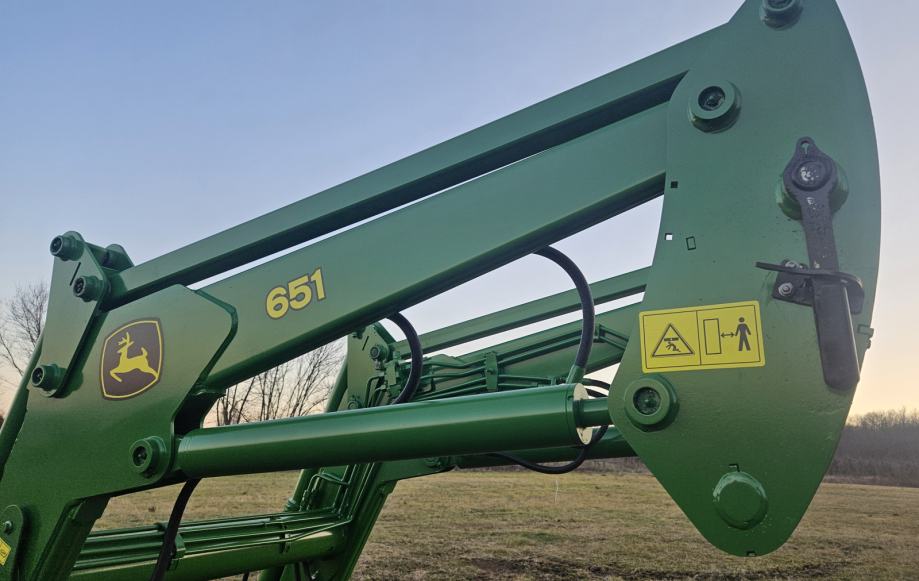 PRVI UTOVARIVAČ JOHN DEERE 651-PROFI