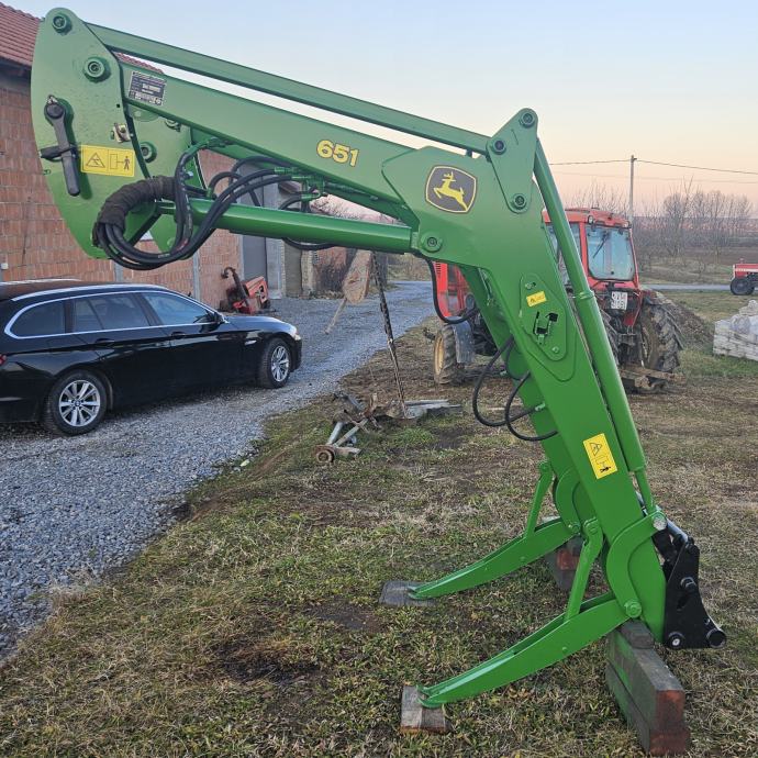 PRVI UTOVARIVAČ JOHN DEERE 651-PROFI