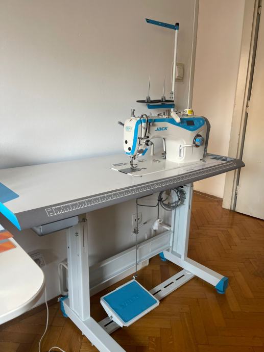 Industrijska šivaća mašina JACK A4 + stol za glačanje COMEL COMELUX C