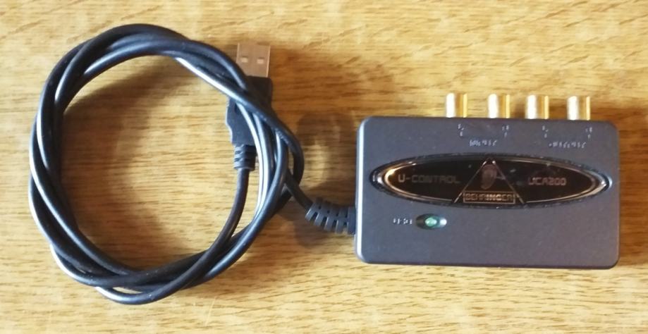 Behringer U-Control UCA200, USB zvučna kartica