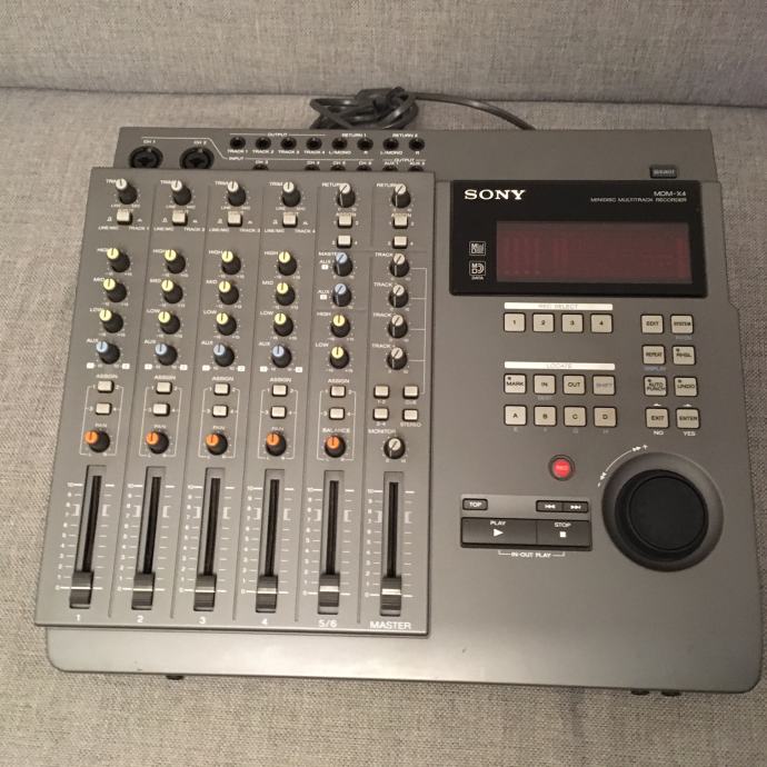 Mini disc Sony MDMX4 multitrack recorder 900 kn fiksno