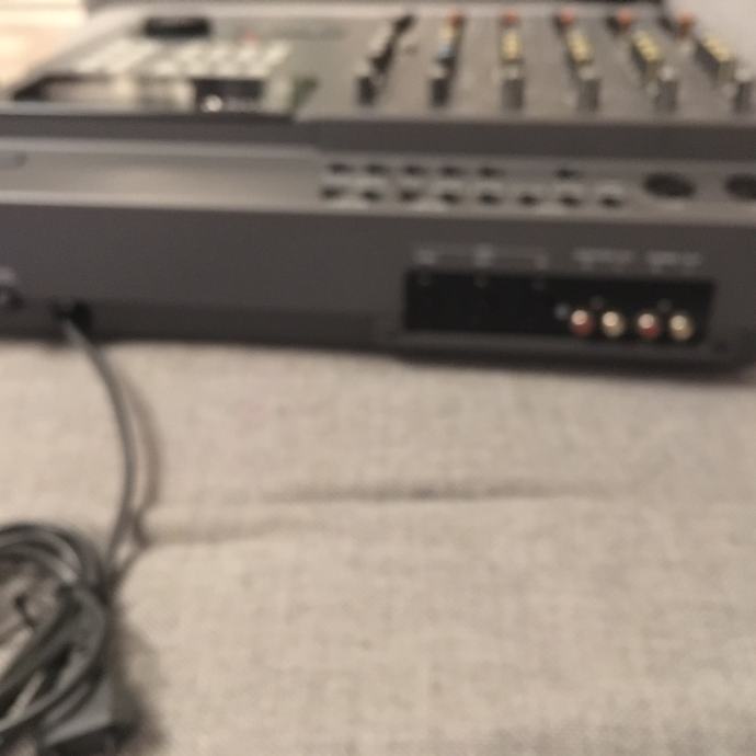 Mini disc Sony MDMX4 multitrack recorder 900 kn fiksno