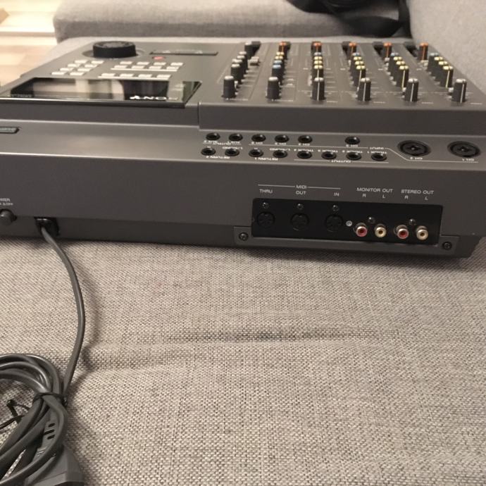 Mini disc Sony MDMX4 multitrack recorder 900 kn fiksno