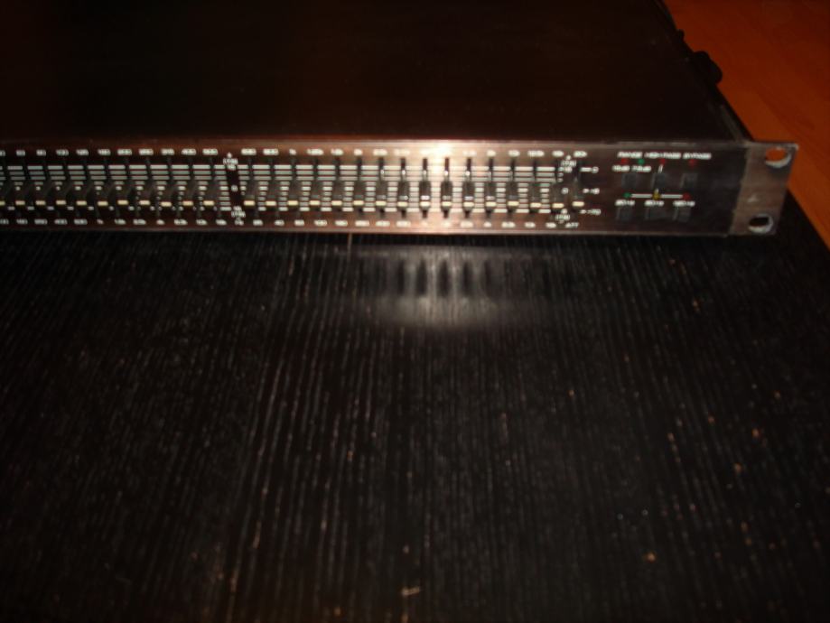Vrhunski Profi Equalizer DBX 1531P, vintage rack, 2x16 stereo, 32 mono