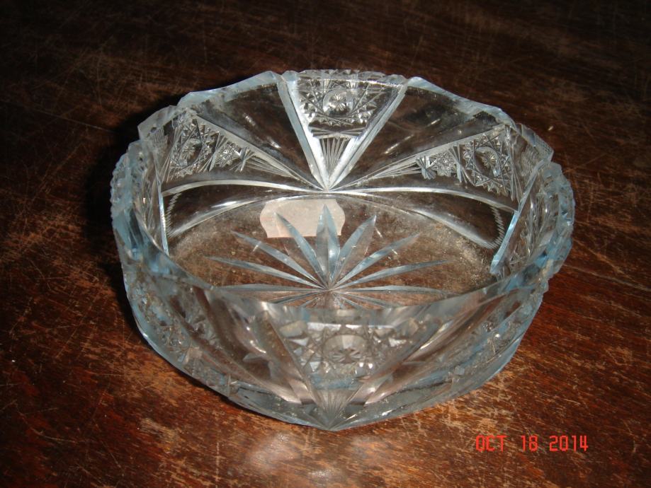 kristalna posuda za slatkiše promjera 11x9 cm visine 4,8 cm