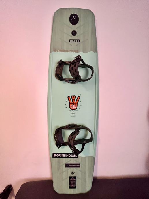 Hyperlite Wishbone wakeboard