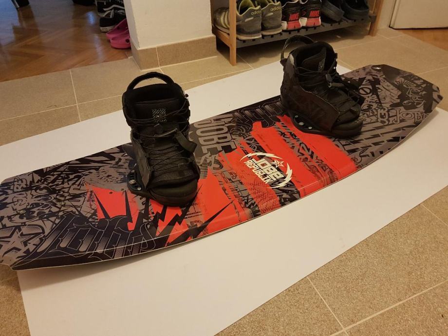 Jobe wakeboard + cizmice.