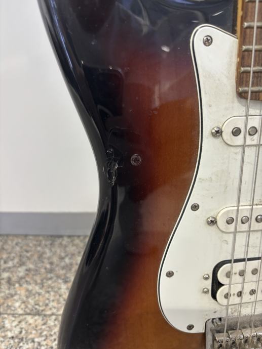 FENDER STRATOCASTER