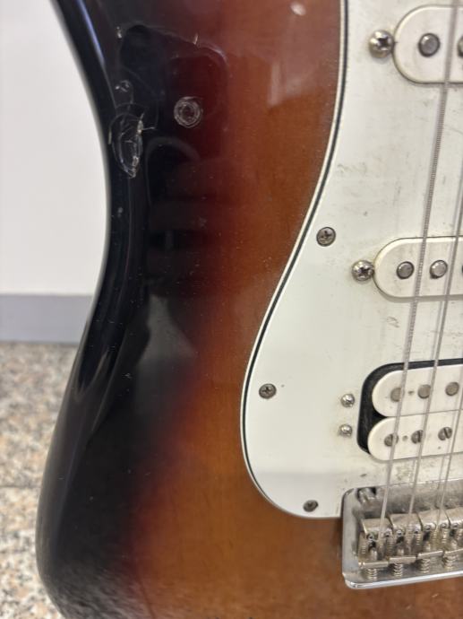 FENDER STRATOCASTER