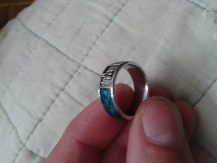 Prodajem lijepi prsten