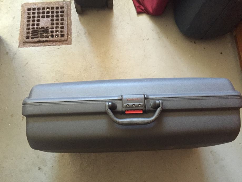 Samsonite Oyster tamnosivi čvrsti kofer na kotače mjere 60x50x22