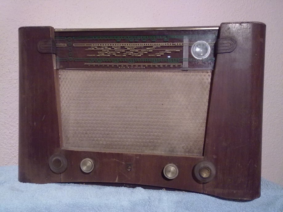 Stari radio aparat " PHILIPS "