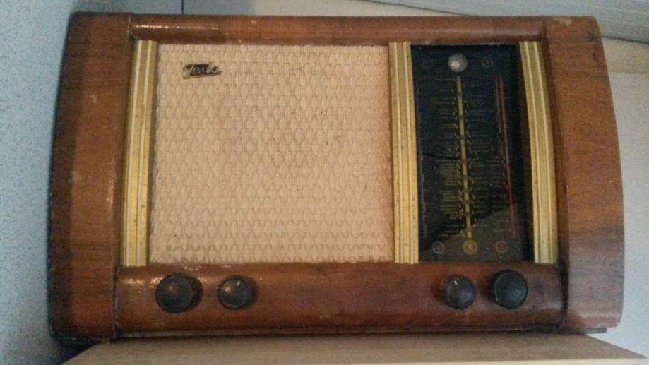 stari radio prijemnik iz 1955g.