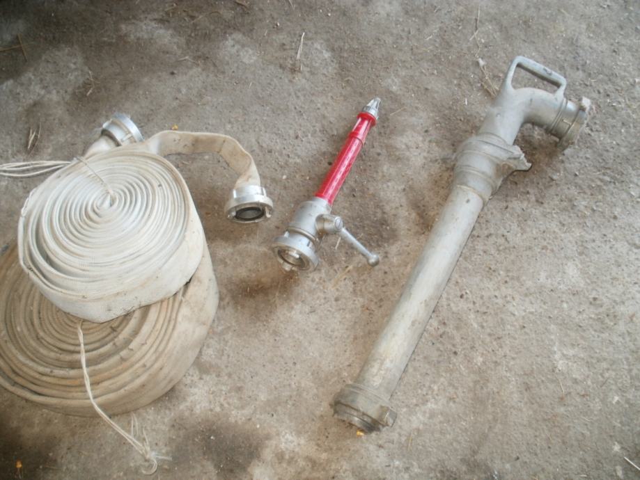 Vatrogasna crijeva,mlaznica,priključak za hidrant