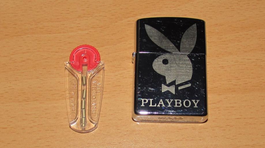 Zippo Upaljač Playboy + Paket od 5 kremena