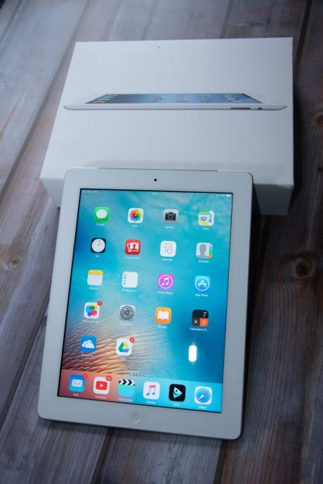Apple iPad (3rd Gen) 16GB, Wi-Fi + 4G Cellular (A1430), max. uščuvan