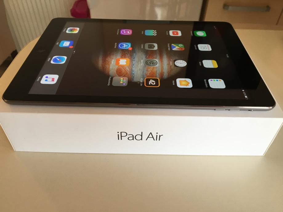 Apple iPad Air, 16GB WiFi, sivi