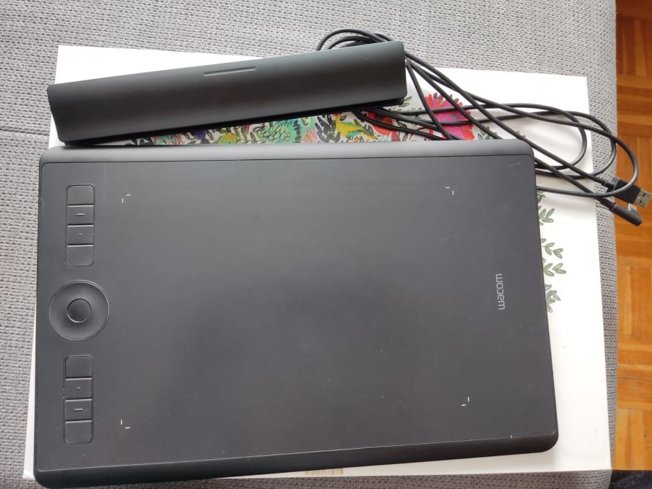 Intuos Pro (paper edition M)