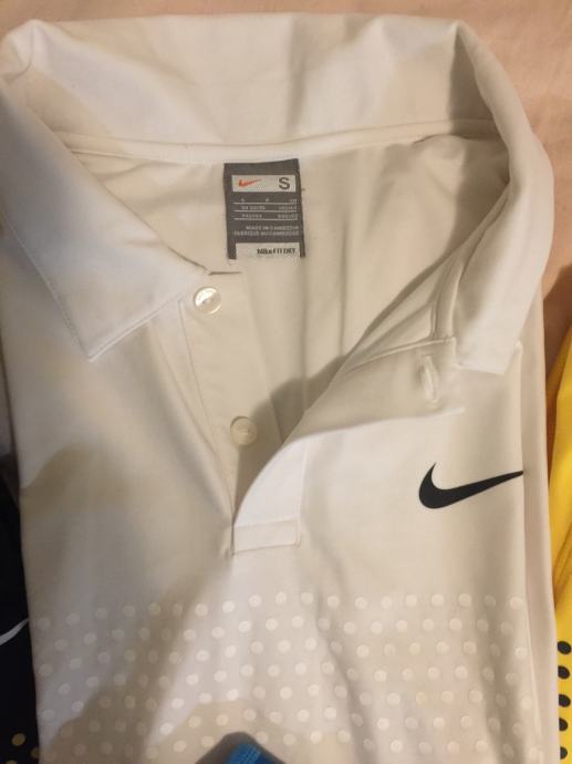 Nike majice i hlačice za tenis prodajem