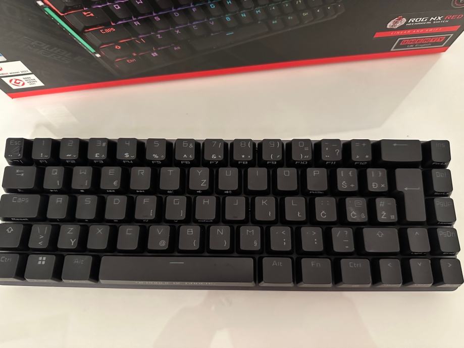 Asus rog falcon ace rgb crna