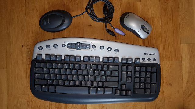 Tipkovnica i miš Microsoft Wireless MultiMedia Keyboard 1.0A
