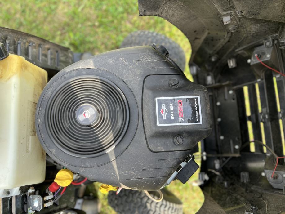 Tractor Cortacésped Con Asiento ALPINA AT8 102 HWA