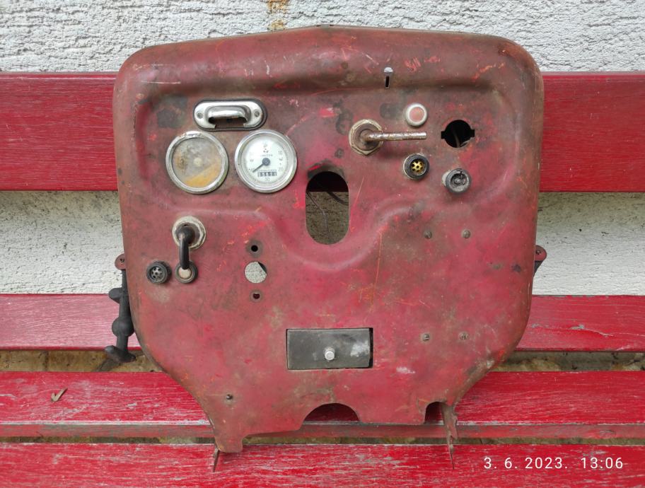 Mc Cormick instrument tabla mjenjam za metalno sjedalo od traktora