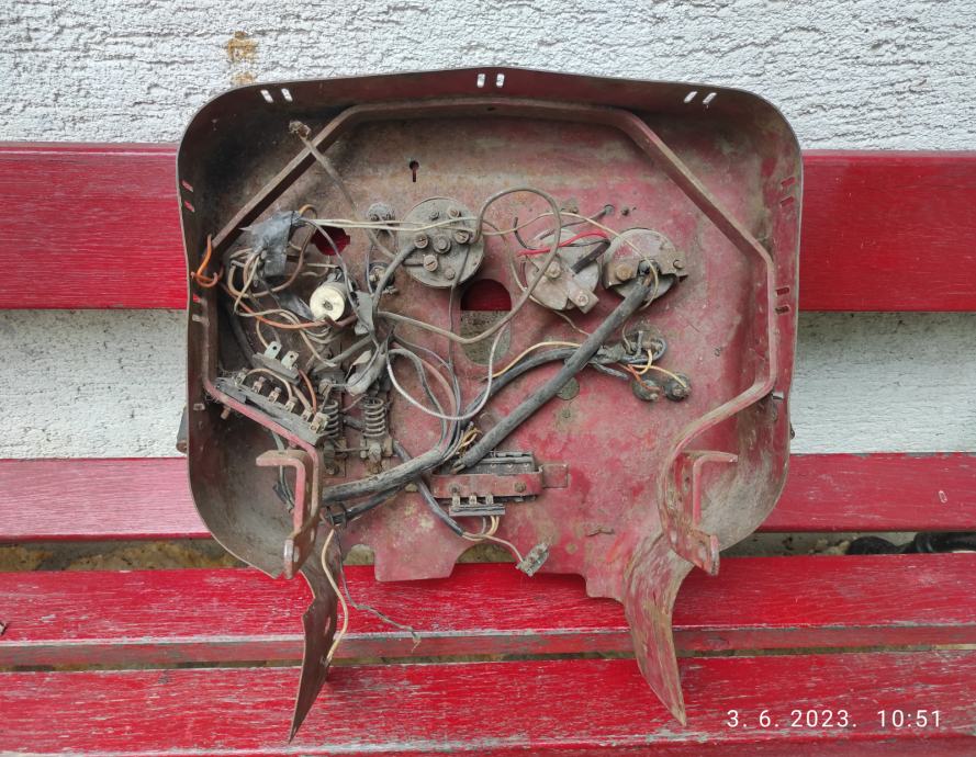 Mc Cormick instrument tabla mjenjam za metalno sjedalo od traktora