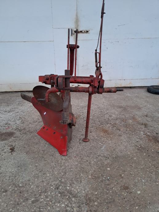 Plug Posavac kuka za traktor 533 , Jednobrazni dvobrazni plug Imt - Olt Posavac