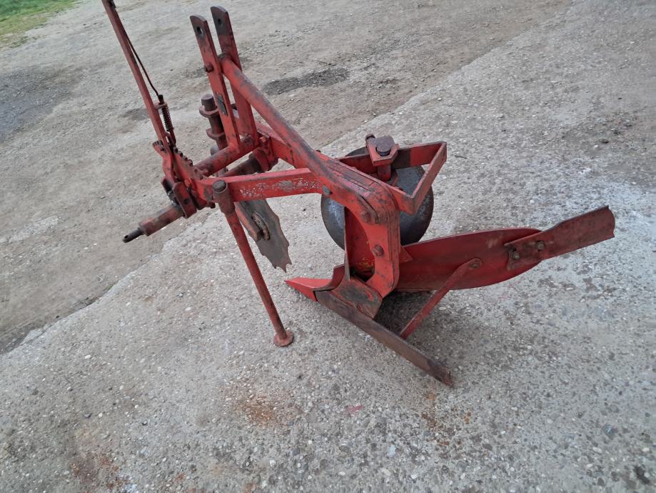 Plug Posavac kuka za traktor 533 , Jednobrazni dvobrazni plug Imt - Olt Posavac