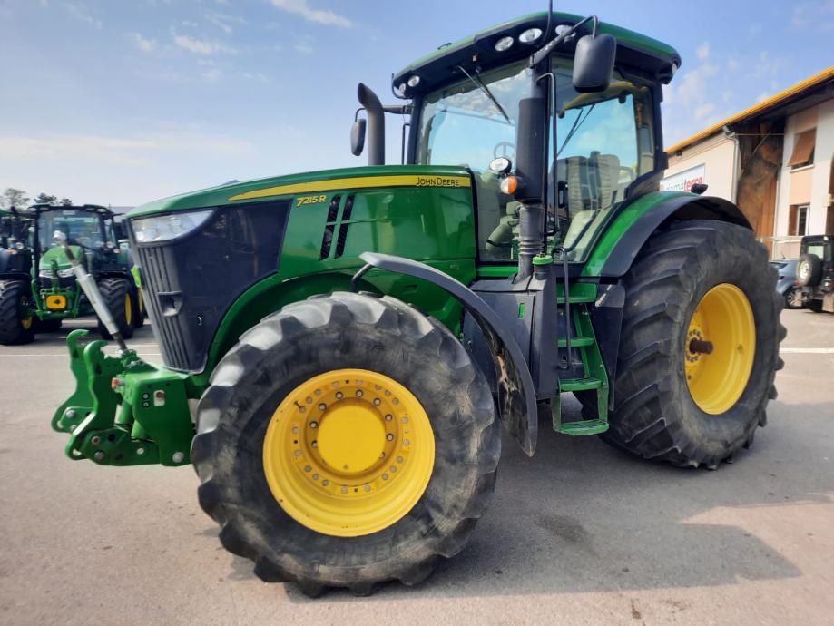 John Deere 7215R
