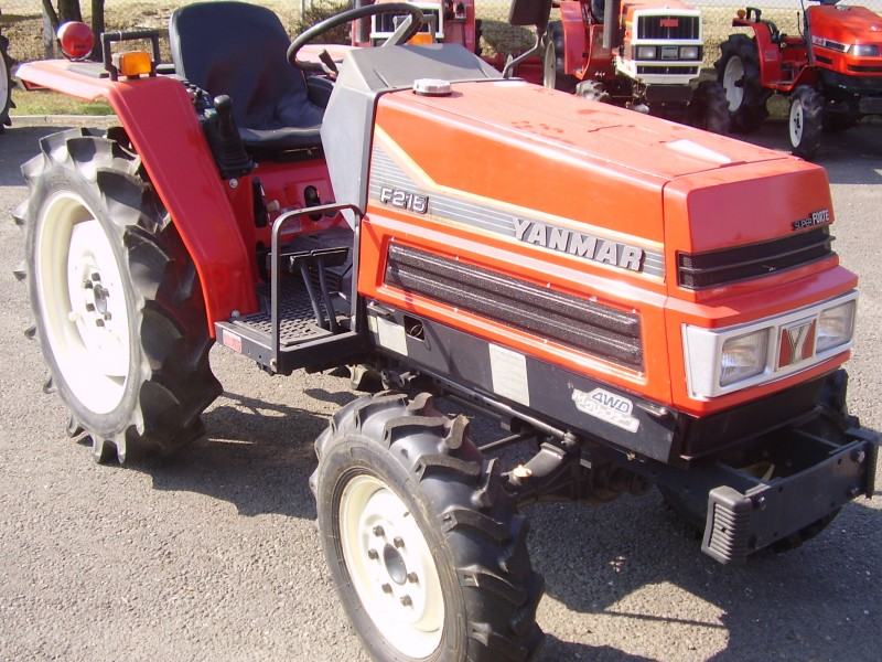 Traktor Yanmar F215