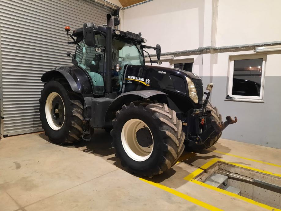 NEW HOLLAND T7.220  AutoCommand