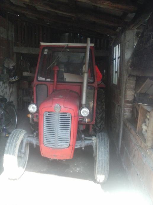 Prodaje se traktor IMT 539