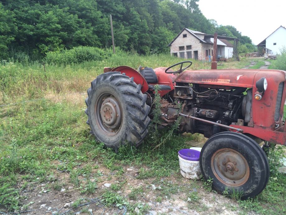 Prodaje se traktor imt 558!