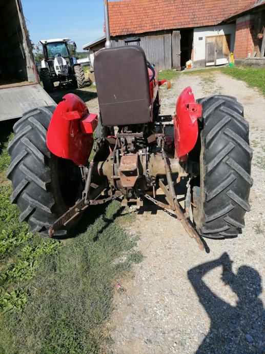 Prodaje se traktor MF 65,