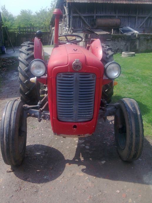 prodajem traktor imt 533